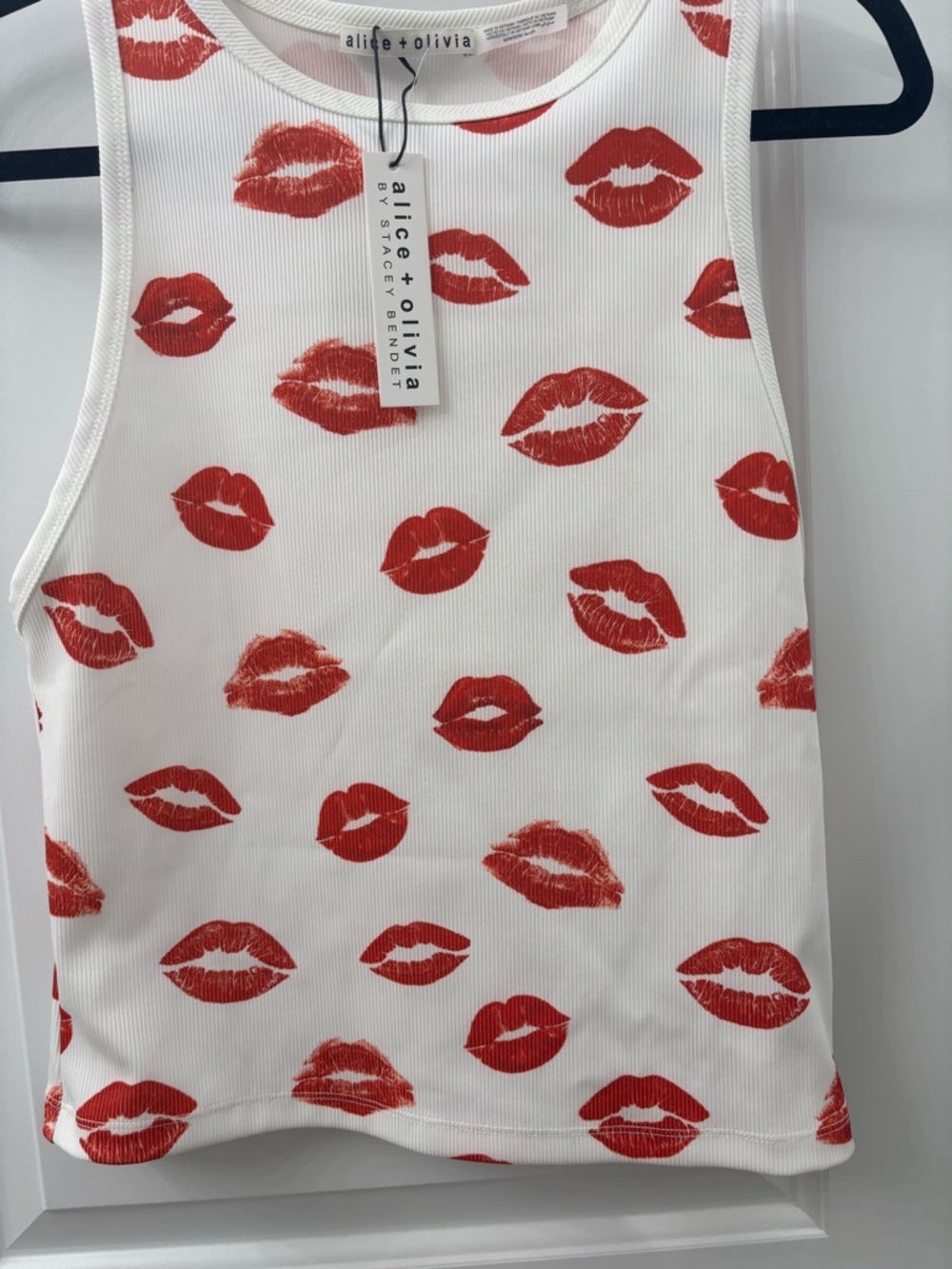 Alice + Olivia Allen tank top the love capsule kiss lips - Picture 4 of 5